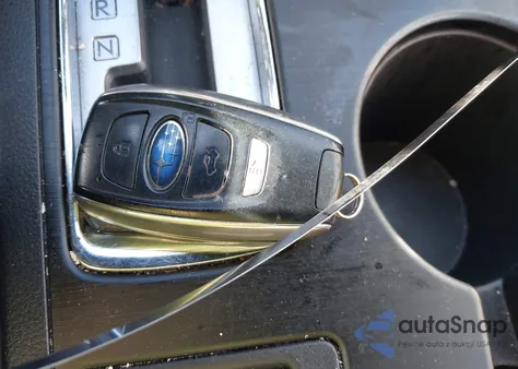 2015 Subaru Legacy 2.5I Limited из США, поврежденный, VIN 4S3BNAL69F3048782